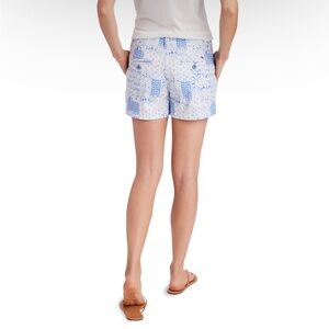 Vineyard Vines Blue & White Painted Patchwork 1/2 Inch Size 4 Preppy Shorts.